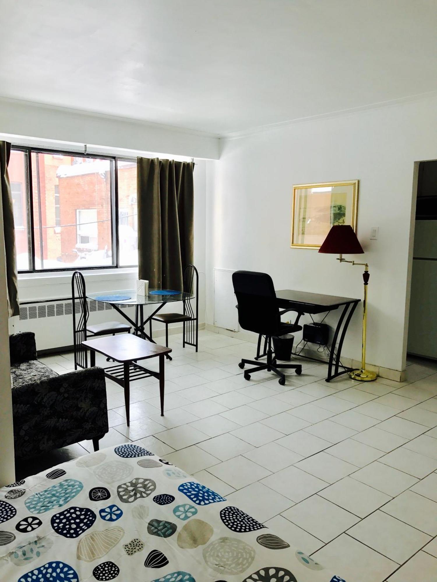 Apartment Stylish Apartment: Comfortable In The Golden Square Mile *