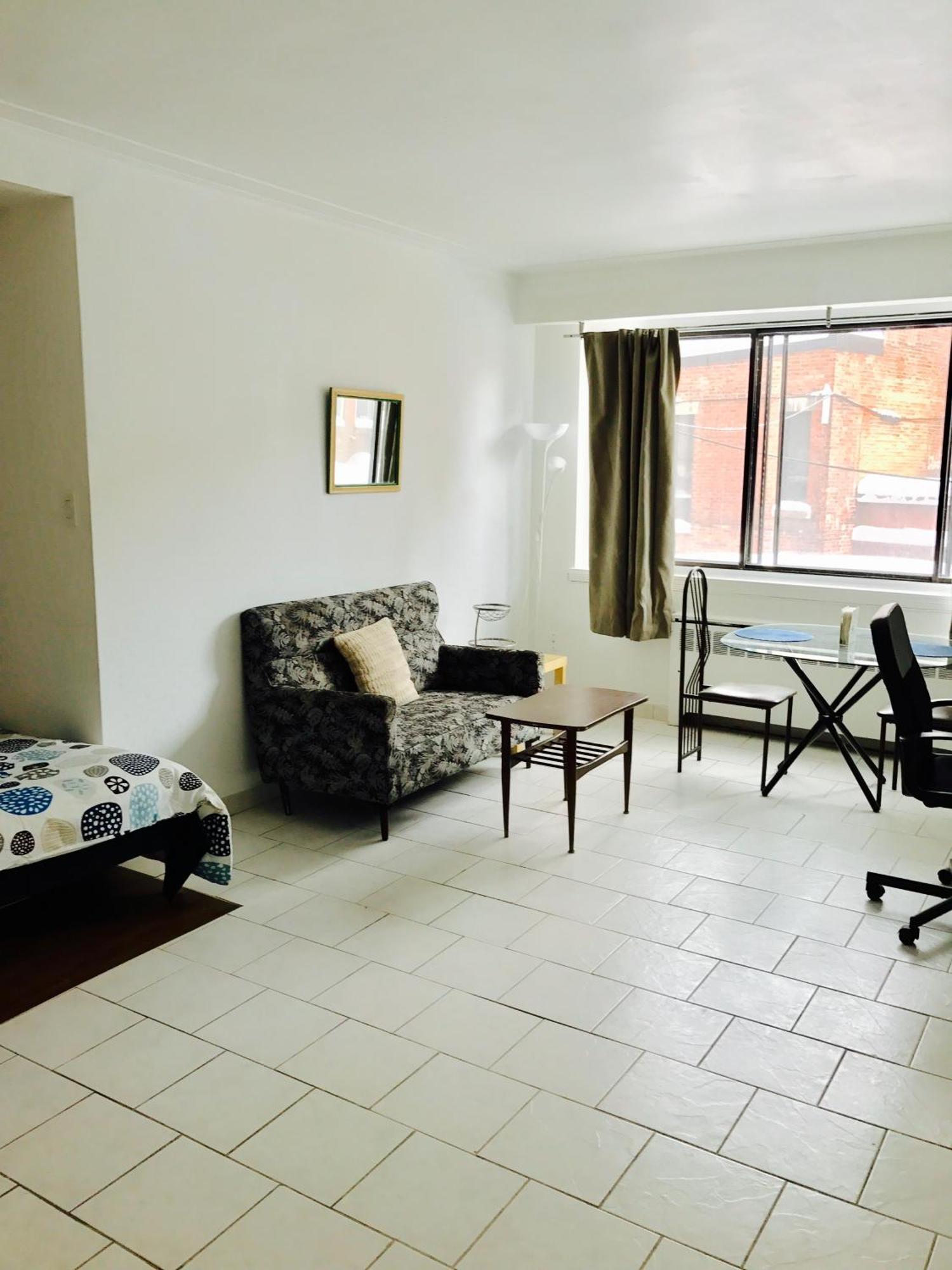 Stylish Apartment: Comfortable In The Golden Square Mile *