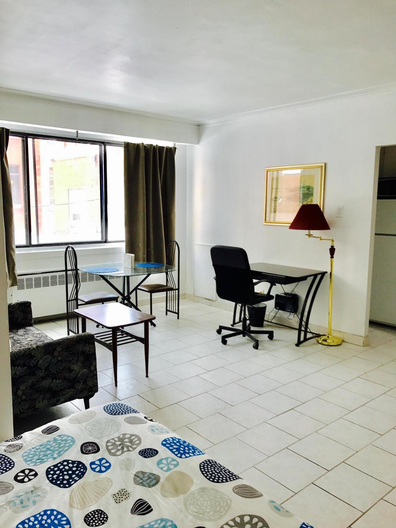 Apartment Stylish Apartment: Comfortable In The Golden Square Mile
