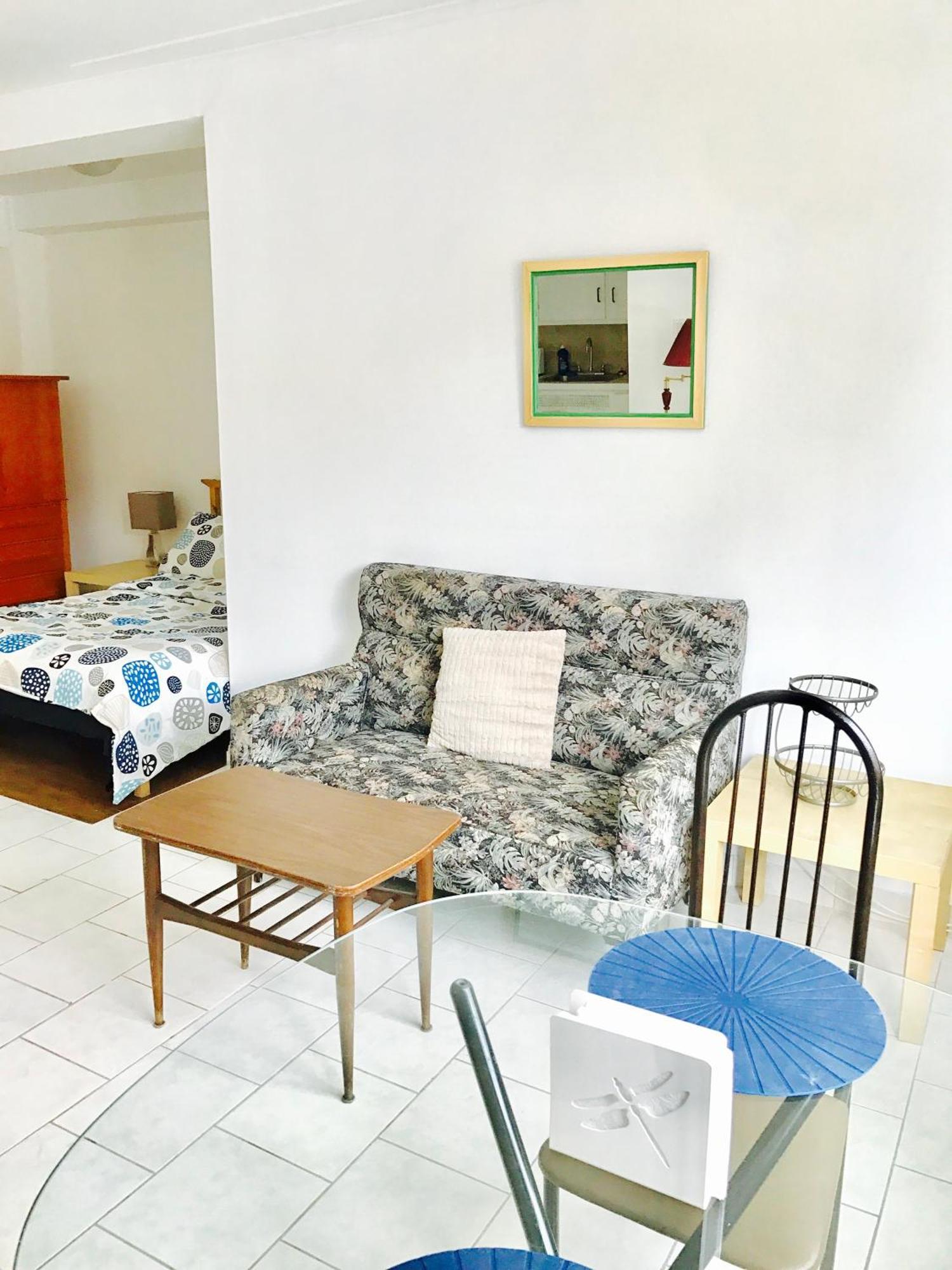 Stylish Apartment: Comfortable In The Golden Square Mile *